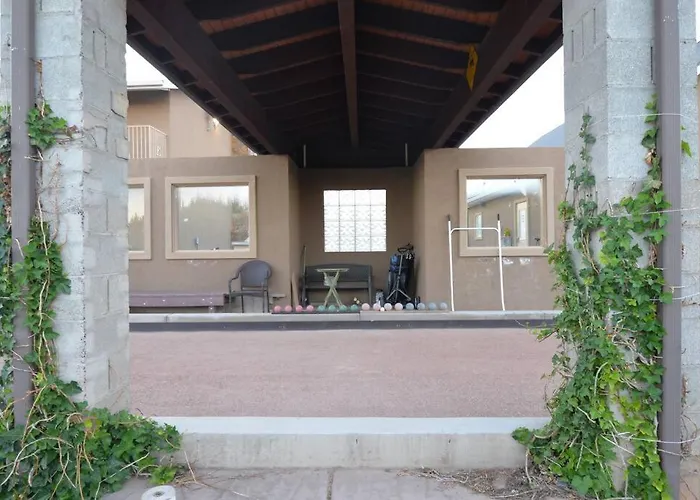 Tacit Shadow Resort Escape Dual Suite, Gym, Coffee Bar, Hot-Tub, Free Laundry, Food Available