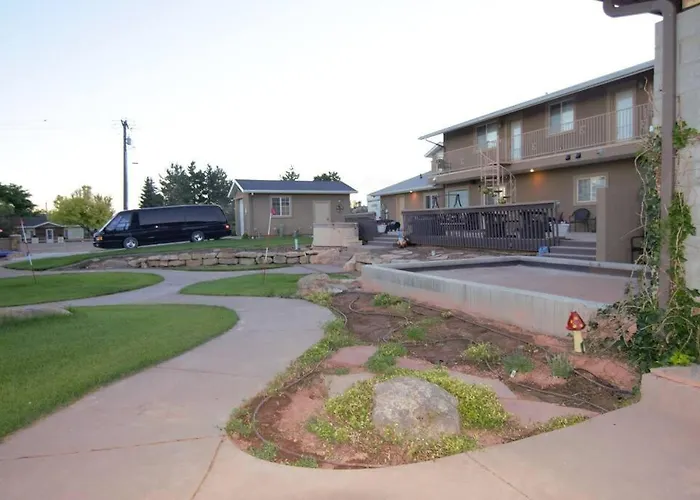 Tacit Shadow Resort Paradise Deluxe Suite, Gym, Coffee Bar, Hot-Tub, Free Laundry, Food Available