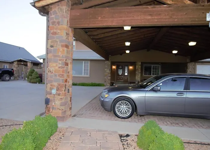 Tacit Shadow Resort Aviator Queen Suite, Gym, Coffee Bar, Hot-Tub, Free Laundry, Food Available